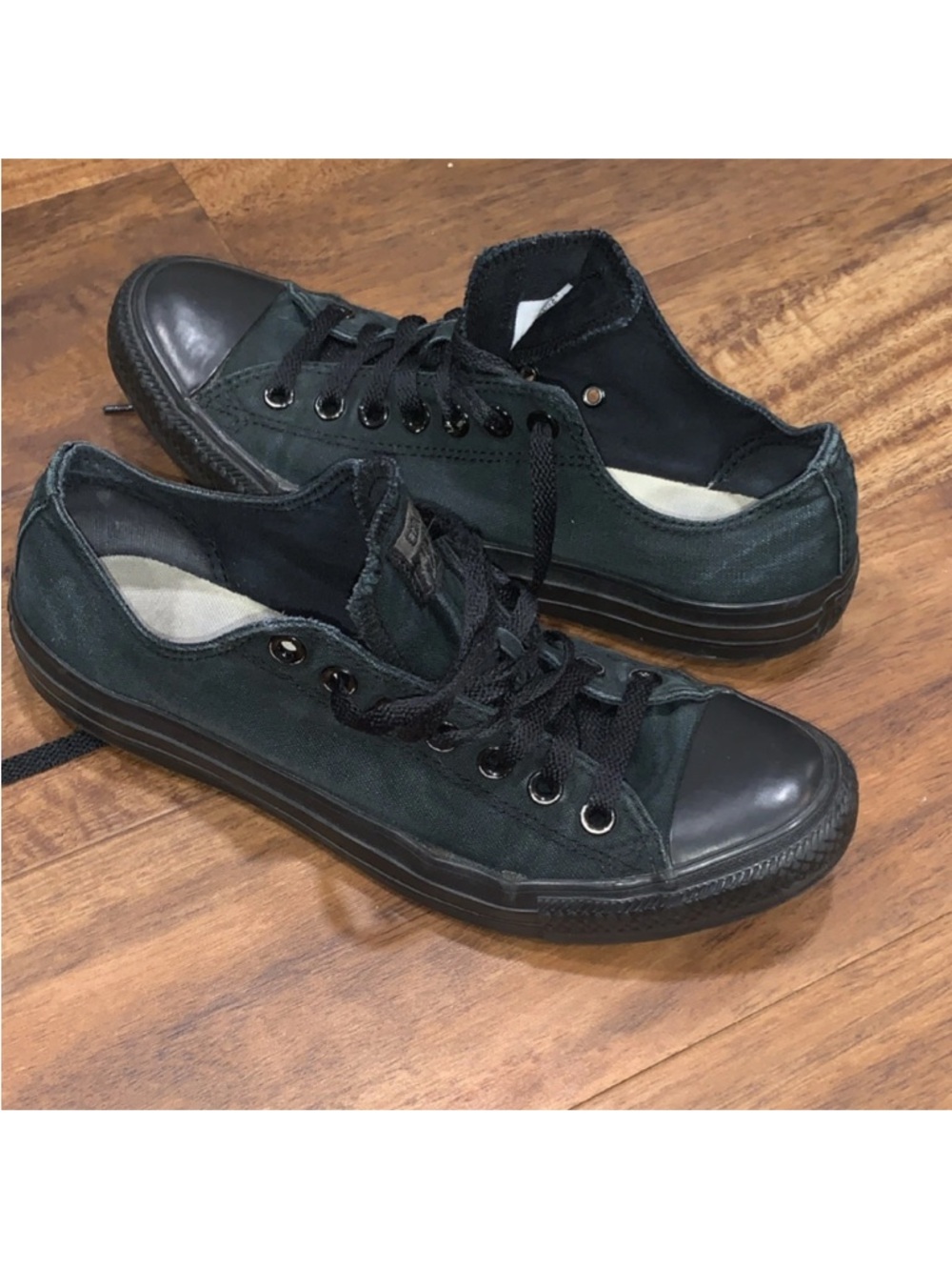 Converse Low Top Canvas Sneakers in Dark Green and Black size 9